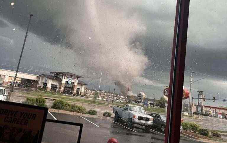 В американському Канзасі вирував торнадо. Багато руйнувань, є жертви