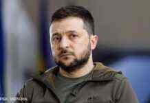 Зеленський відреагував на блокаду Херсона: людей намагаються взяти в заручники