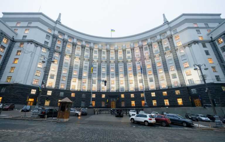 Зареєструвати авто відтепер можна ЦНАПі: уряд визначив умови