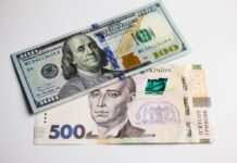 Українці за останній місяць більше продали валюти, ніж купили в банках