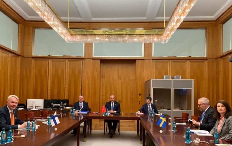 Туреччина, Фінляндія і Швеція обговорили політику “відкритих дверей” НАТО
