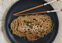 Через війну в Україні вперше за 10 років подорожчає японський фастфуд