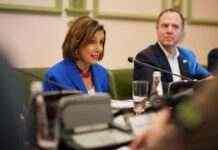 Зеленський після закону про ленд-лізу вручив Пелосі орден княгині Ольги