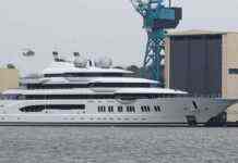 Яхти російських олігархів вимикають систему ідентифікації, щоб уникнути арешту, – The Guardian