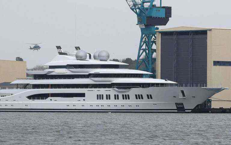 Яхти російських олігархів вимикають систему ідентифікації, щоб уникнути арешту, – The Guardian