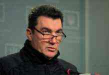 Данілов розповів, як до захисників “Азовсталі” ставляться в полоні