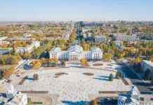 Ракетний удар по Краматорську: постраждали “багатоповерхівки”, дитячий садок і школа, є поранені