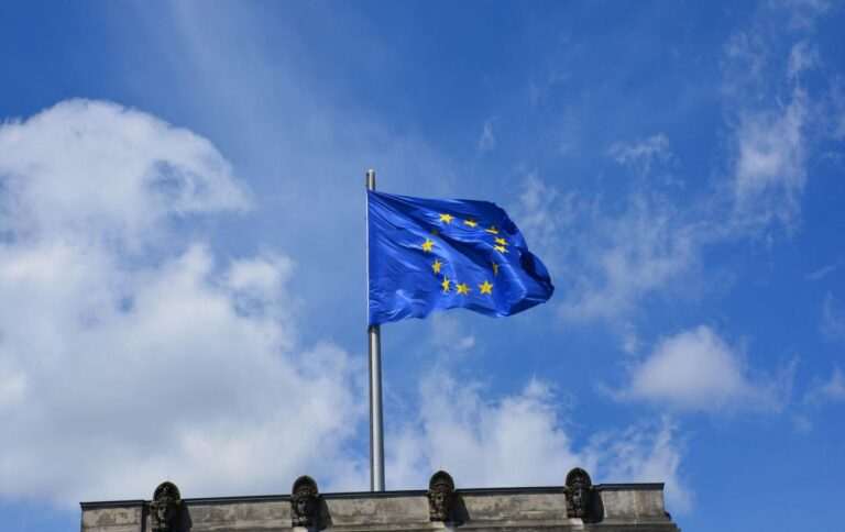 Лідери ЄС пообіцяють на саміті озброювати і фінансувати Україну під час війни з Росією, – ЗМІ