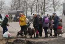 Окупанти в Маріуполі блокують спроби уникнути “евакуації” до РФ, – радник мера