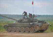 Російські війська обстріляли Золочів під Харковом, поранено двох людей