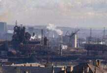 Російські солдати намагаються заблокувати вихід з бункерів “Азовсталі”, – радник мера