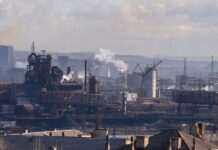 Командування залишається на “Азовсталі”. Українські бійці записали відео з Маріуполя