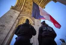 У Парижі першотравнева хода закінчилася зіткненням з поліцією