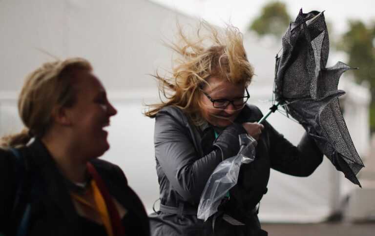 Штормовий вітер та дощі: прогноз погоди на сьогодні