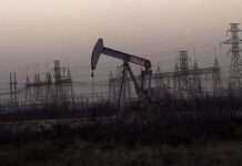 Нафта дешевшає, оскільки Угорщина блокує ембарго ЄС проти Росії