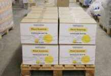 Фонд Ахметова передав чергову партію продуктів мешканцям Києва