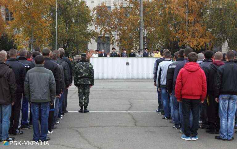 Строкова військова служба: кого призивають та хто має право на відстрочку