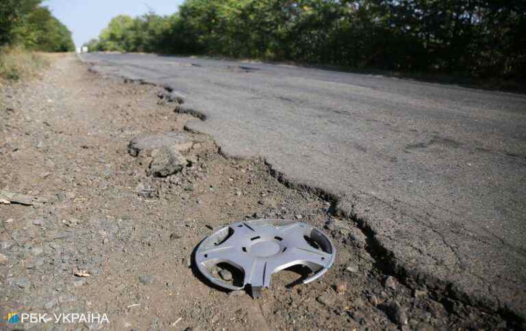 Окупанти знищили майже половину доріг в Харківській області