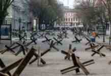 В Одесі виникла пожежа в житловому районі після ракетних ударів РФ