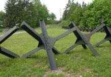 У Запоріжжі прибирають захисні споруди. Названа причина