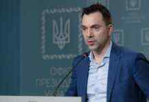 Арестович: російські війська на сході виснажені, все частіше беруть паузи