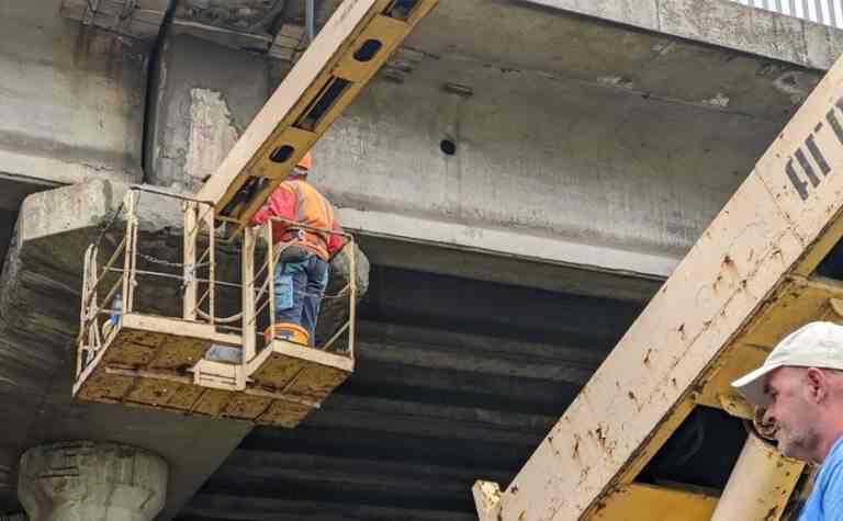 У Кам’янському продовжують ремонт мостів