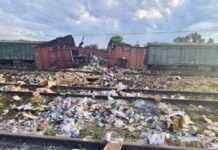 Окупанти знищили вагон з гуманітарною допомогою для маріупольців