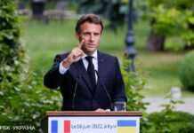 Макрон перейшов на українську у Twitter