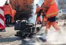 У центрі Києва через аварію водопроводу провалився асфальт: що відомо