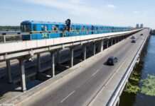 У Києві відновили рух транспорту по мостах Метро і Патона