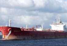 Покупці російської нафти хочуть залишитися інкогніто: танкери масово приховують маршрути