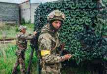 На Донбасі українські захисники відбили 14 атак ворога та знищили склад з боєприпасами