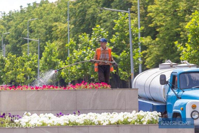 Попри воєнний стан у Кам’янському слідкують за чистотою та порядком