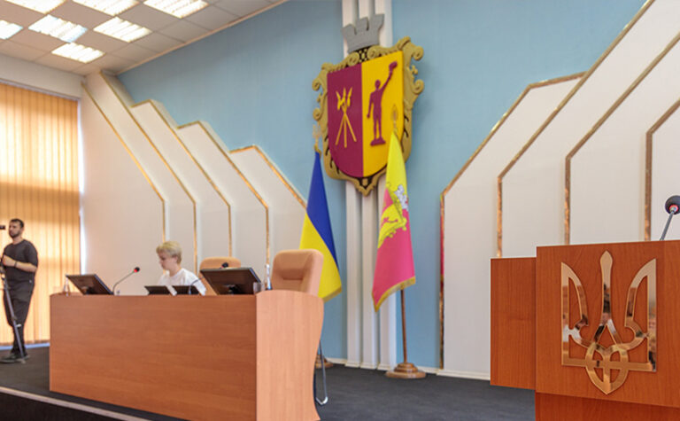 У Камʼянському відбулася позачергова сесія міськради