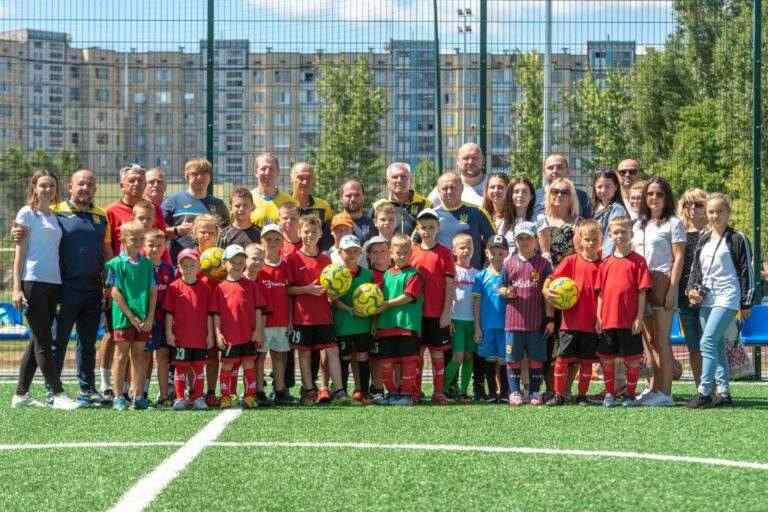 Українська Асоціація Футболу привезла гуманітарну допомогу у Кам’янське