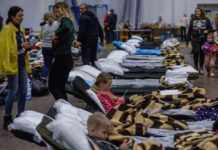 Польща припинила виплачувати допомогу українським біженцям