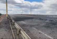 Окупанти намагаються налагодити логістику у Херсоні після пошкодження Антонівського мосту