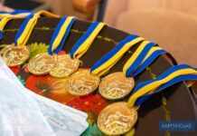 У Кам’янському нагородили випускників-медалістів