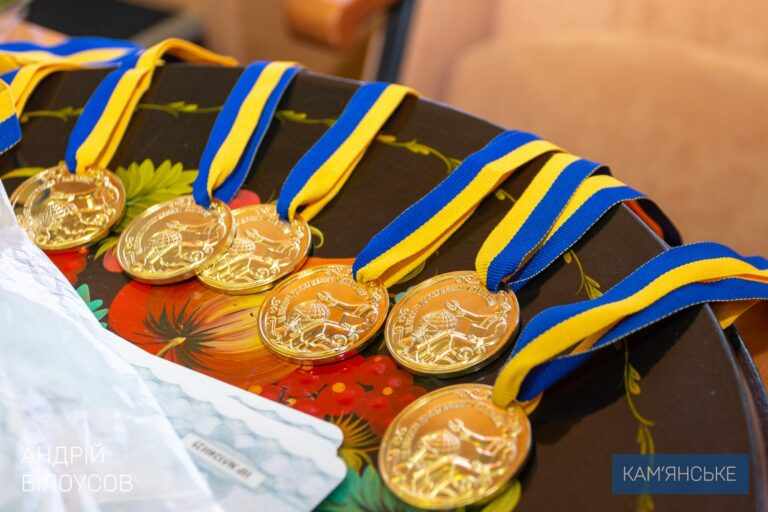 У Кам’янському нагородили випускників-медалістів