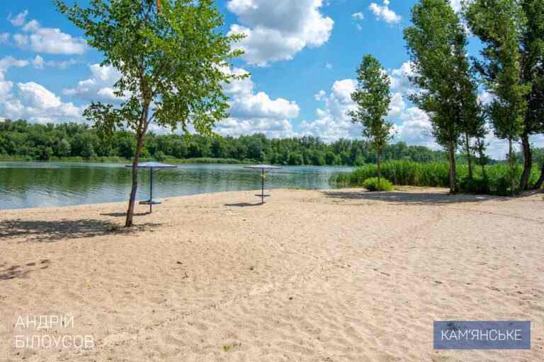У Камʼянському облаштували зони відпочинку