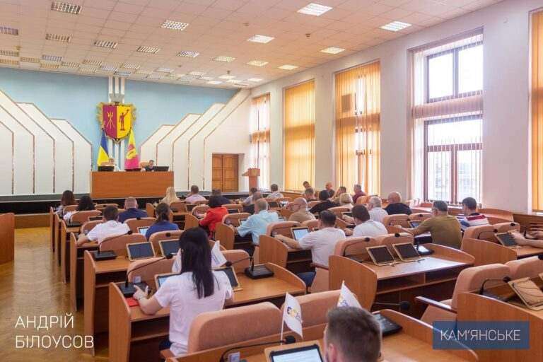 19 серпня в Камʼянському пройшло позачергове засідання сесії Кам’янської міської ради