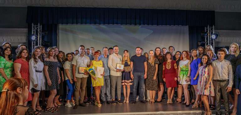 У Кам’янському нагородили переможців премії «Молодіжний лідер»