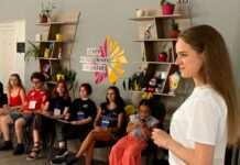 Проєкти для молоді та дітей-переселенців реалізують у Центрі молодіжних ініціатив Камʼянського