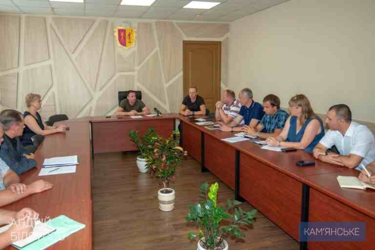 У Камʼянському пройшла нарада з приводу підготовки міста до опалювального сезону