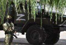 Супутник зафіксував, що росіяни під Херсоном перекидають техніку окремою переправою