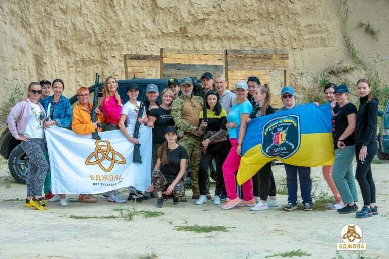 У місті пройшло чергове заняття з вогневої підготовки для камʼянчанок