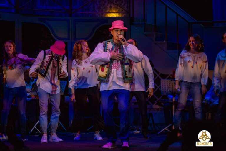 Театр імені Лесі Українки подарував кам’янчанам святковий настрій до Дня  міста