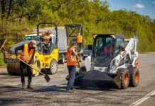 Аварійний ремонт доріг проводять у Кам’янському