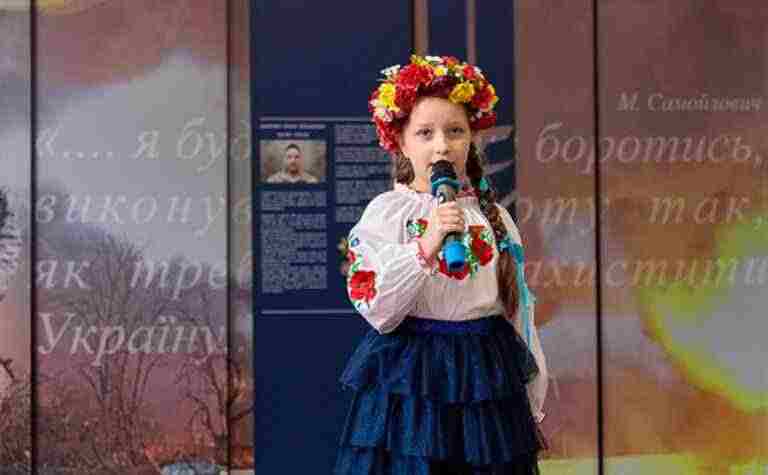 У Кам’янському відкрили Стіну пам’яті загиблого при захисті країни Максима Самойловича