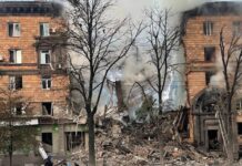 7 ракетних ударів по багатоповерхівках: В Запоріжжі рятувальники шукають людей під завалами
